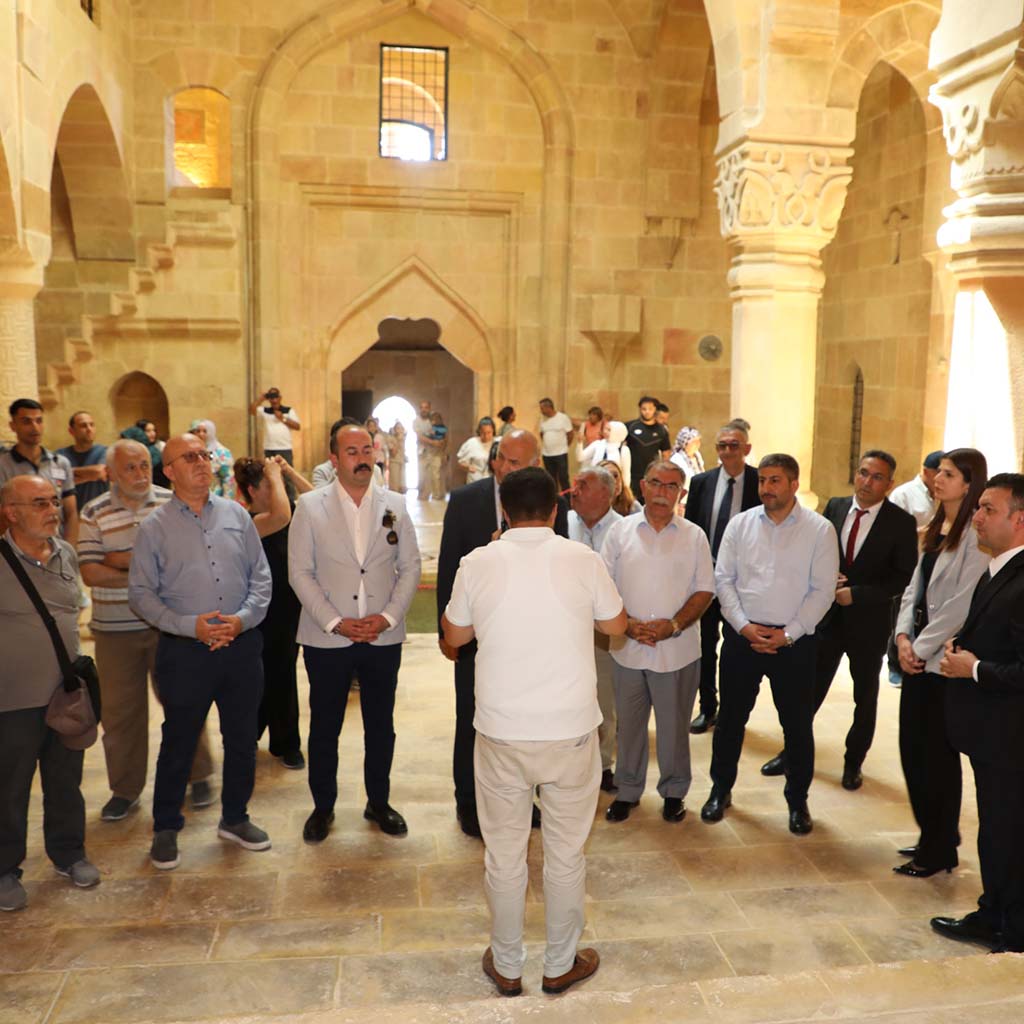 divrigi-ulu-camii-ve-darussifasinin-40-yilina-ozel-istisare-toplantisi-2