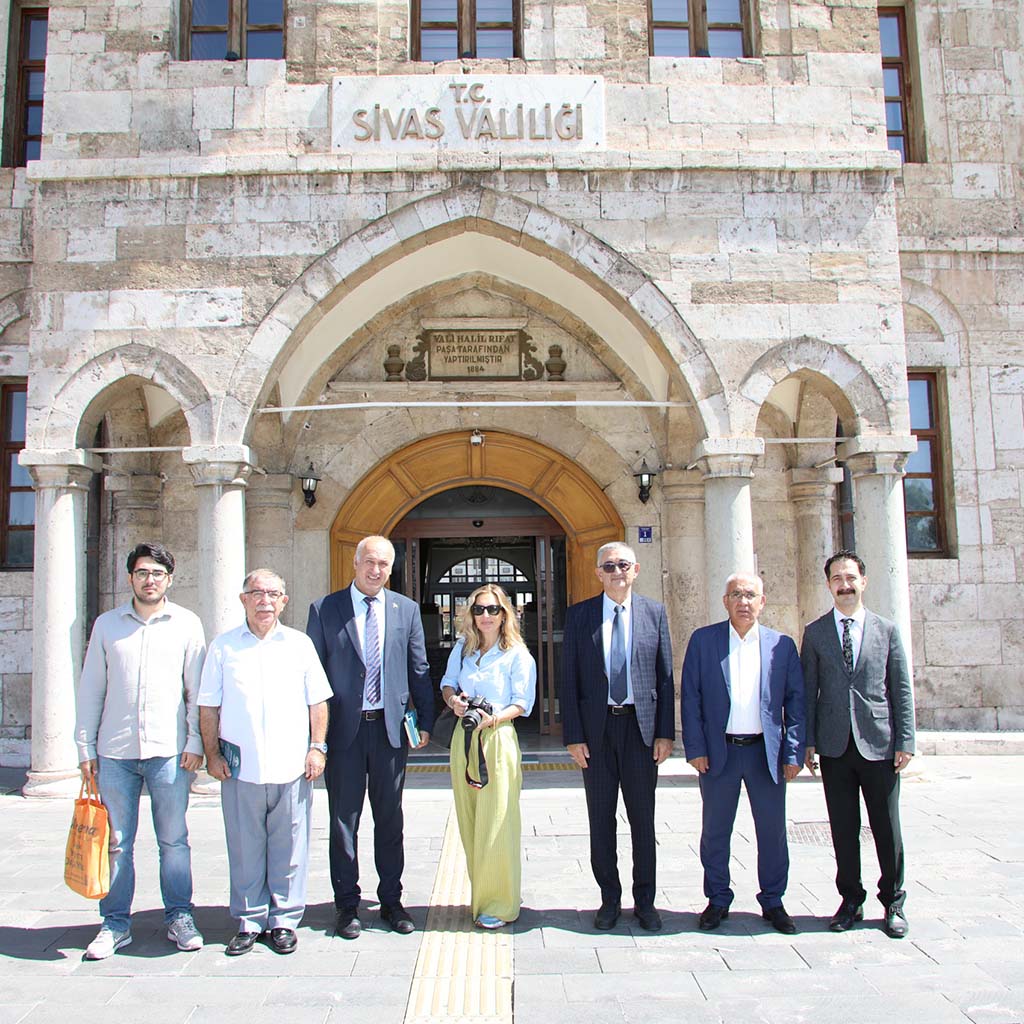 divrigi-ulu-camii-ve-darussifasinin-40-yilina-ozel-istisare-toplantisi-3